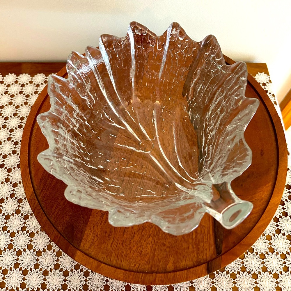 Gorgeous vintage Orrefers Sweden glass leaf shaped bowl
